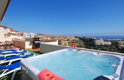 Mijas Apartment | Sea View Penthouse with Private Jacuzzi & Huge Terrace – Cala 4