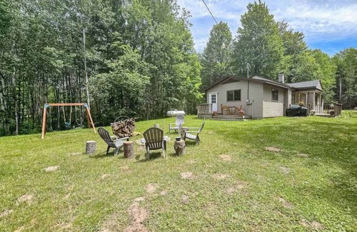 Honor House | Secluded Home with Firepit, Gas Grill, WIFI, WFH Station & Private W/D