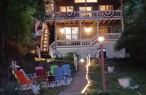 Goreville Ski Chalet | Secluded Lakefront, private dock, kayaks, paddle boards, couples/family retreat