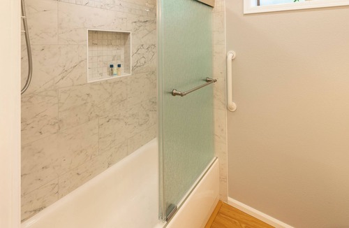 Bridle Trails Apartment | Secluded Private Suite in Bridle Trails – Near Major Tech & 25 Min to Seattle