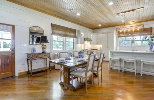 Ventress House | Serene Lake-View Oasis & River Retreat