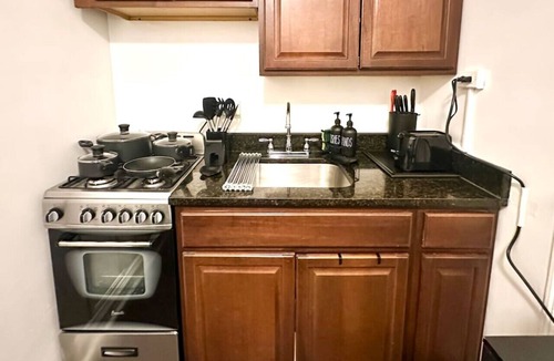 Oak Park Apartment | Serene Oak Park Apartment with Crib - Easy Access to Downtown and Airport