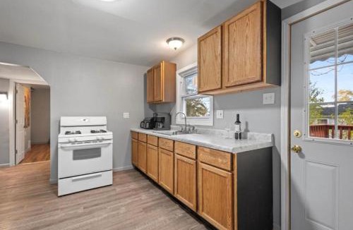 Burbank House | Serenity 3BD Home Free Parking&Wine Oversized Yard