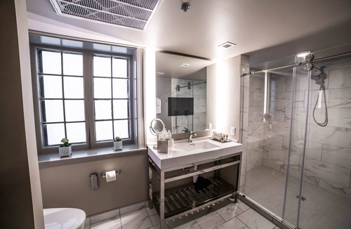 Downtown Hotel | Seven Gables, St. Louis West, a Tribute Portfolio Hotel