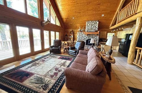 Little Lake Cabin | Seven Pines Lodge - close to the trails for snowmobiling and ATV's!