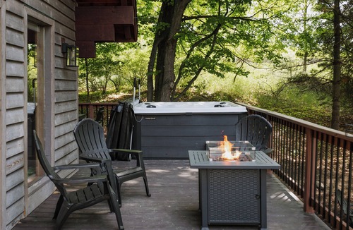 Bellaire Ski Chalet | Shanty Creek Chalet Hot Tub Fire Pit Ski/Golf Retreat