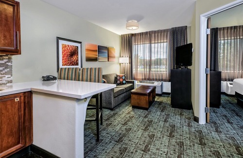Tech Terrace Condo | Shared Pool & Hot Tub. Free Breakfast. Near Texas Tech University & University Medical Center.