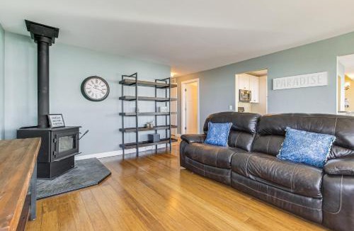 Cecil House | Shawano Lake House w/Boat Dock, Kayaks, & Grill!