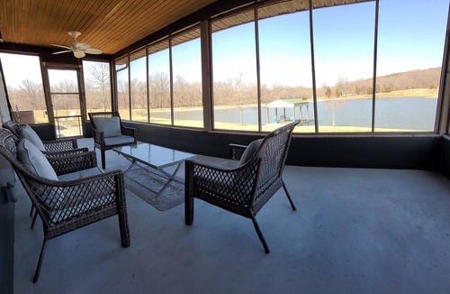 Buncombe Cabin | Shawnee National Forest Romantic Lake Cabin with Hot Tub, near Wine Trail