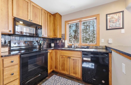 Boyne Falls Condo | Ski In/Out| Combined Upper and Lower Unit 780/781 | 5 Bedroom | Gas Fireplace