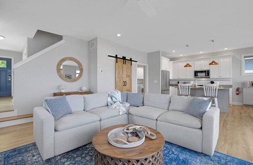 Brooklyn House | Skye Retreat : Dive Into Summer Fun at Skye Retreat on Wamplers Lake