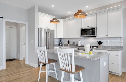 Brooklyn House | Skye Retreat : Dive Into Summer Fun at Skye Retreat on Wamplers Lake