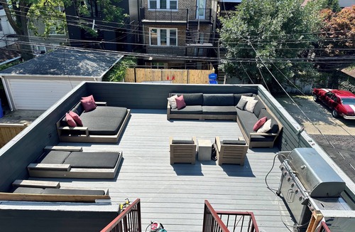 North Center House | Sleek New 4BR Greystone - Rooftop, Walk to Wrigley & 1 Block to Brown Line Train