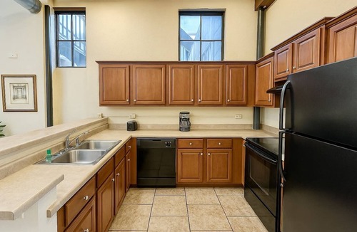 Springfield Apartment | Sleepover | Ideal 2BD/1BA Condo - Downtown SGF
