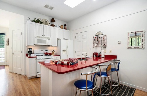 South Haven Cottage | 🏖️ Sleepy Hollow Beach Resort, Cottage 11A – Family Fun on Lake Michigan!