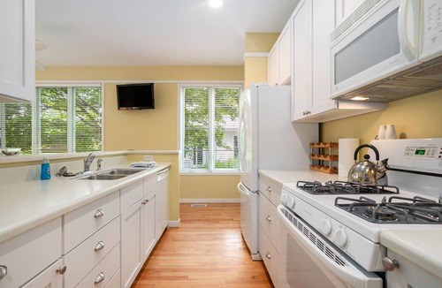 South Haven Cottage | 🏖️ Sleepy Hollow Beach Resort, Cottage 3A – Family Fun on Lake Michigan!