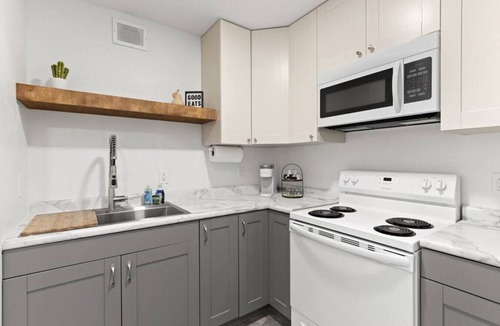 Orange Prairie Apartment | Slice of the Good Life: Concord B6