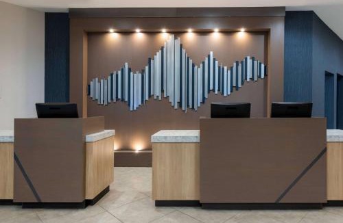 East Paris Hotel | Sonesta Hotel Grand Rapids Airport