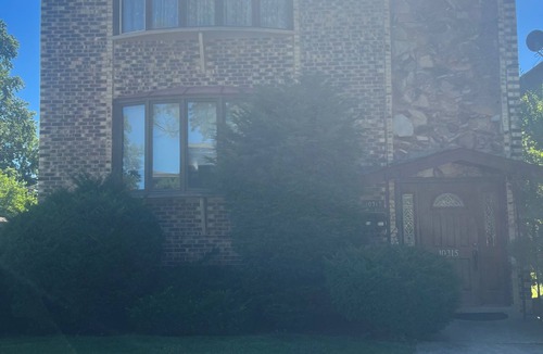 Oak Lawn Apartment | Soothing 1 bedroom apartment with AC in charming Oak Lawn,