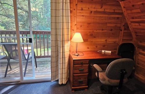 Frederic Cabin | Soothing 3-bedroom cabin with AC just 10 minutes from charming Grayling