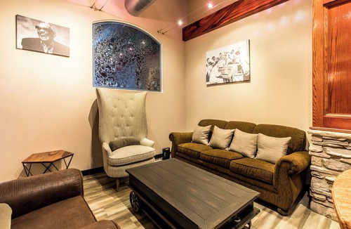 Downtown St. Louis Apartment | Soul - 4 bedroom apartment with a blues theme