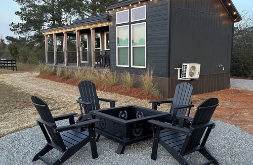Fairbanks Apartment | Southern Nights Ranch Bunkhouse & Horse Hotel 10 Min From Ike Hamilton Expo!