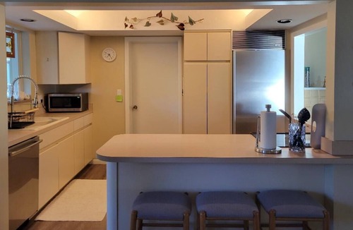 White Lake House | Spacious Lake front cottage, room for the whole family. Excellent fishing.