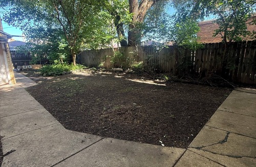 Gage Park Apartment | Spacious 1BR - Free Parking, Golf & Midway Access