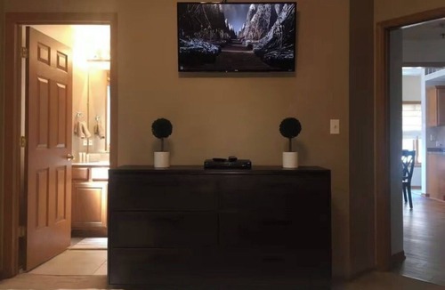Chicago Ridge Apartment | Spacious 2-bedroom apartment in perfect Chicago Ridge with Central AC & Heat