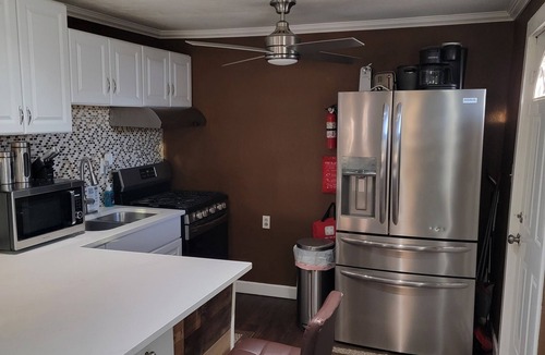 Kansas City House | Spacious 2-bedroom house in enchanting Kansas City with AC, NSD-STRMAJ-00254