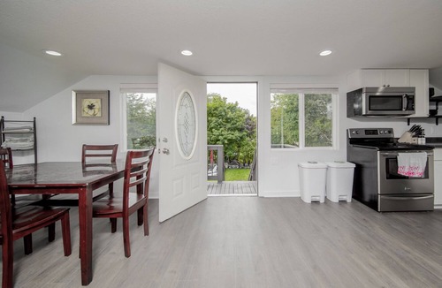 Slatterly Park House | Spacious 2 BR Flamingo Suite - Minutes from Mayo!
