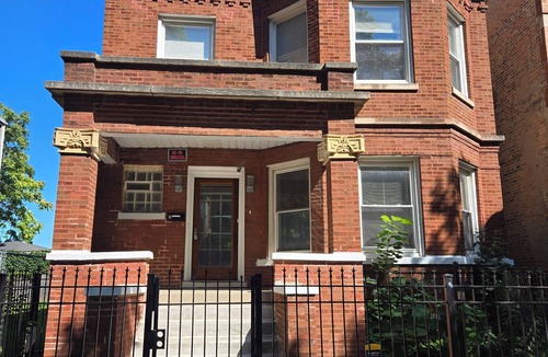 Woodlawn Apartment | Spacious 3-bedroom apartment in cool Chicago with WiFi, AC