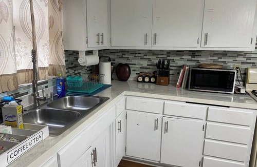 Milwaukee House | Spacious 3-bedroom house in peaceful Milwaukee with AC and gym