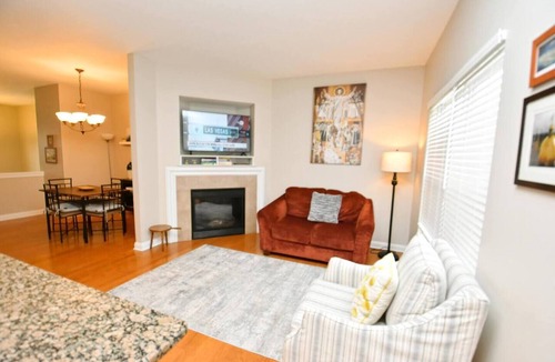 Roseland House | Spacious 3BR 3.5 bath Townhome w/Garage (123P)