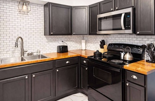 St. James House | Spacious 3BR Retreat | Sleeps 6 | Near Downtown