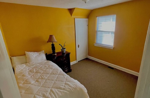 Detroit House | Spacious 4-bedroom house in beautiful Detroit with AC