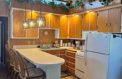 Lake House | Spacious 4-bedroom house on all sports 8 Pt Lake in wonderful Lake with AC