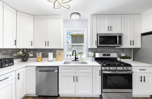 Joliet House | Spacious 4BR Home with Game Room and Free Parking