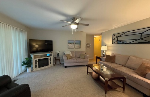 Boulder Hill House | Spacious 5-bdrm w 7 beds/2.5 Bath Ranch Home/WiFi/Pet Friendly/Quiet Street