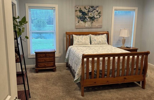 Nauvoo House | Spacious 5-bed 3 bath house in beautiful Nauvoo with 1 acre fully stocked pond