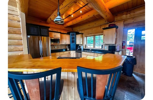 Bellaire Cabin | Spacious 5-bedroom cabin in charming Bellaire on Golf Course