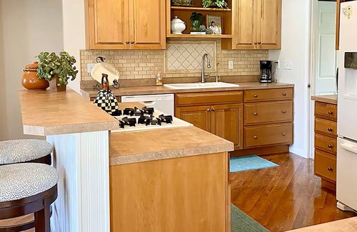 St Ignace House | Spacious 5-Bedroom Home with AC Close to Ferries
