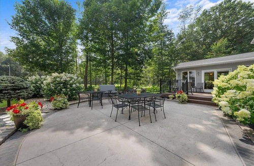 Baldwin House | Spacious 5-bedroom House with Outdoor Spaces, Sleeps 12+