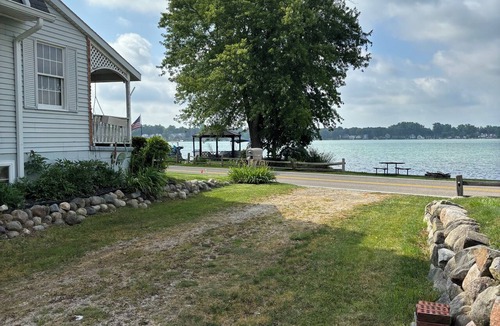 South Lyon House | Spacious 5-bedroom lake house in enchanting South Lyon near Ann Arbor Kensington