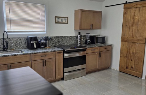 Detroit House | Spacious 5BR in vibrant area, walk to cafes, restaurants & galleries