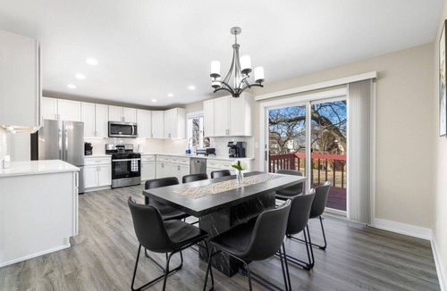 Woodstock House | Spacious 5BR Retreat 8 Beds Pet-Friendly