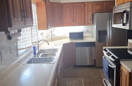 Montgomery City Other | Spacious 7-bedroom farmhouse in peaceful Montgomery City with AC