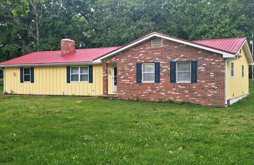 Rolla House | Spacious Cozy Stay with Back Patio & Family-Friendly Extras. Near S&T and I-44