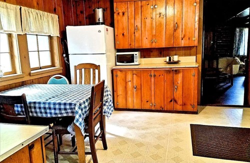 Wellston Cabin | Spacious Family-Friendly Log Cabin with Lake Views near Cadillac, Michigan