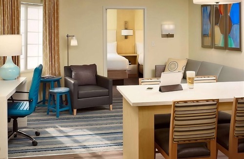 Auburn Hills Hotel | Spacious Family Stay | Free Breakfast | Outdoor Pool Access | Pet-Friendly